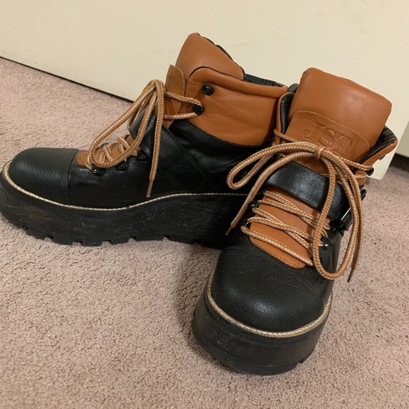 BOOTS - Picture 3 of 5